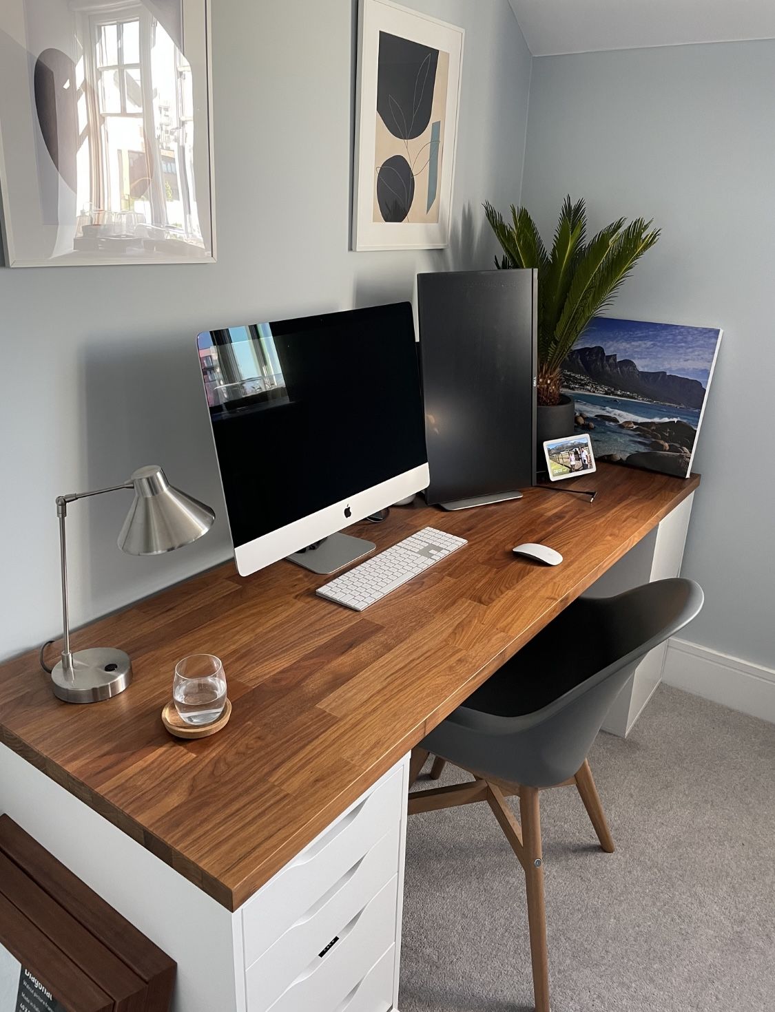 Escritorio ordenado para teletrabajo