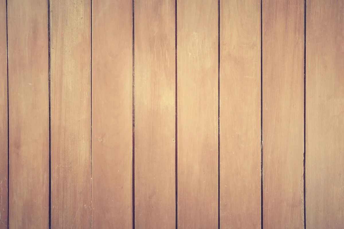 Paneles de madera laminada apilados